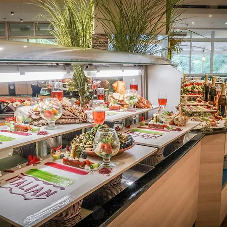 Ralitsa Aquaclub 4* Αλμπένα