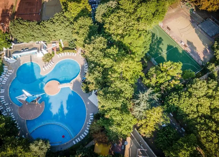 Ralitsa Aquaclub Hotell 4*