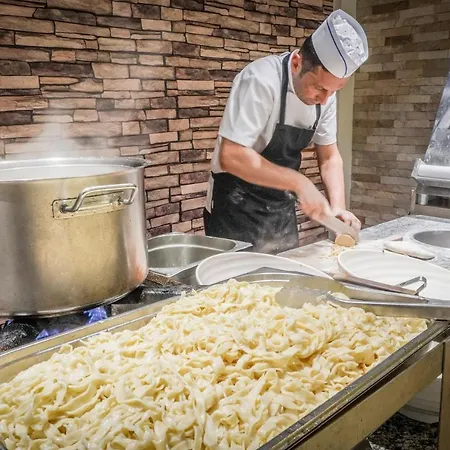 Ralitsa Aquaclub Хотел 4*